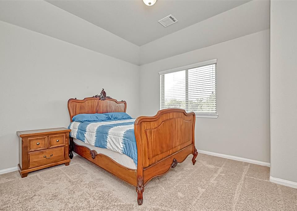 1st image of 618 Silver Creek Cir