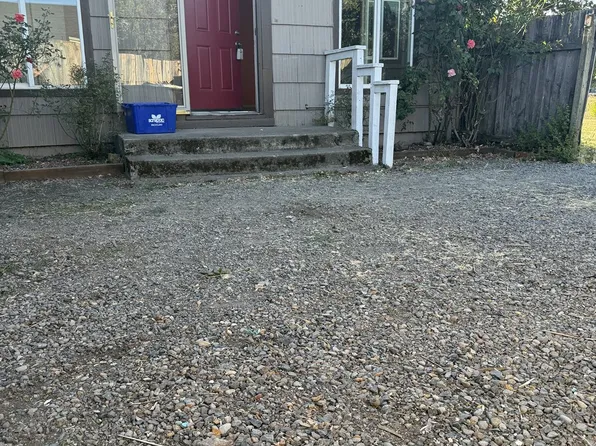 1707 H St, Springfield, OR 97477