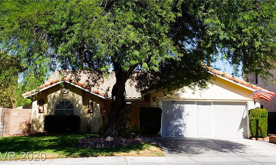 1st image of 18 Quiet Desert Ln