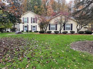 1337 Fox Run Dr, Youngstown, OH