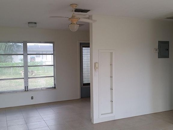 4th image of 1113 Wesley St