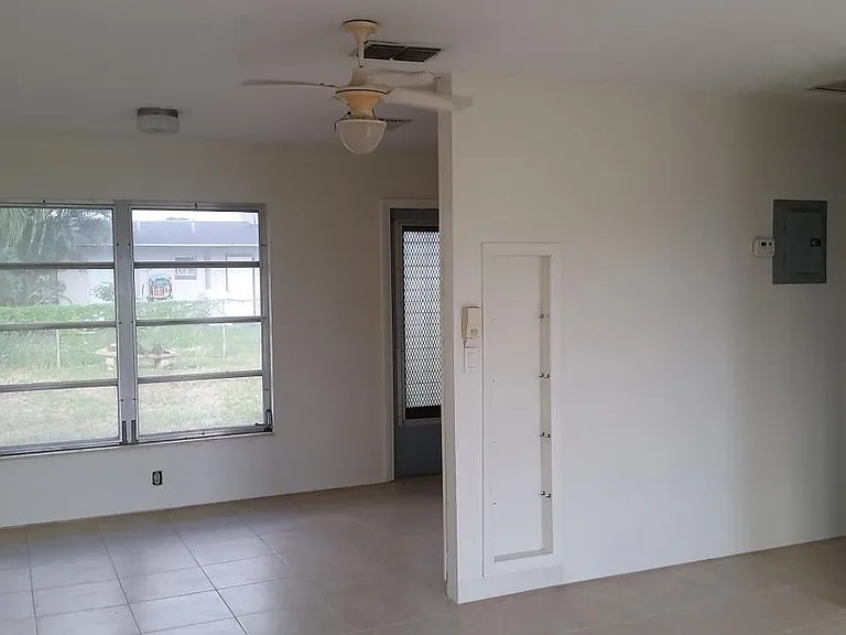 1113 Wesley St — Photo 4