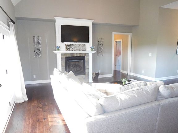 5th image of 133 W Stillwater Dr