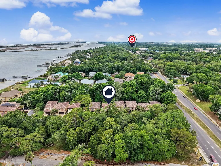 490 Soundview Ct — Photo 49