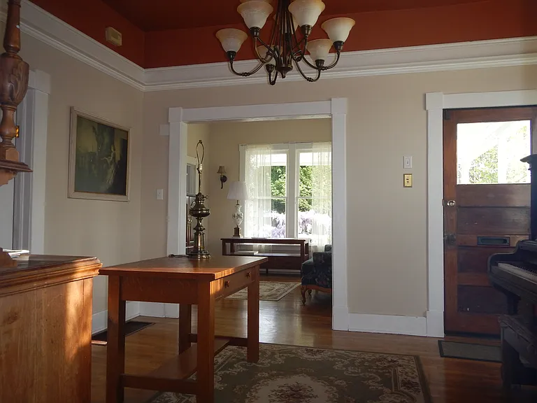 1002 N Ainsworth Ave #B — Photo 4