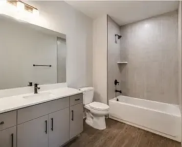 East Jefferson Flats — Photo 4