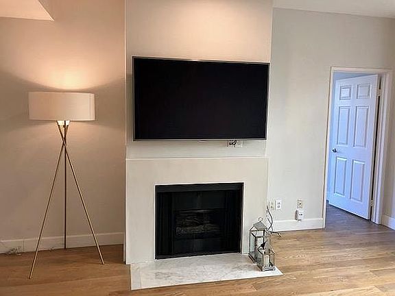 4th image of 5051 Rosewood Ave APT 103