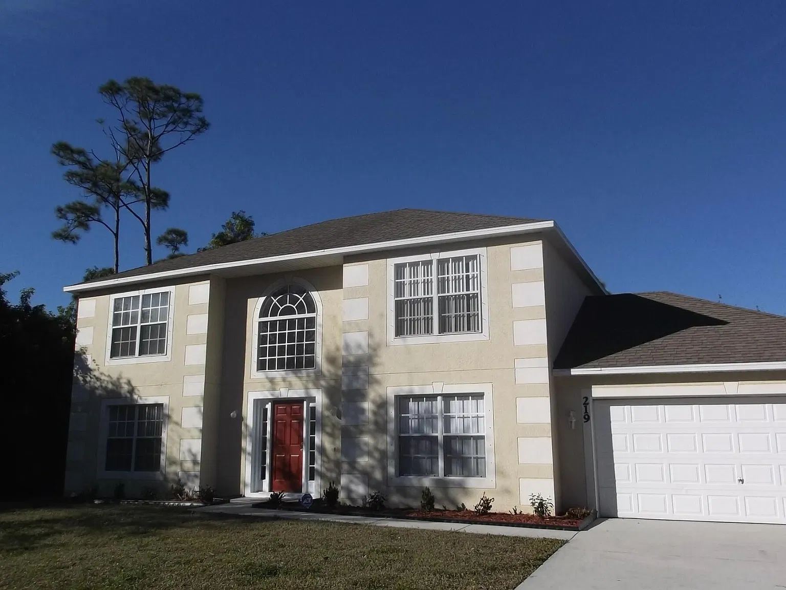 4 bed, 2.5 bath, 2368 sqft, $3,000 — Photo 1