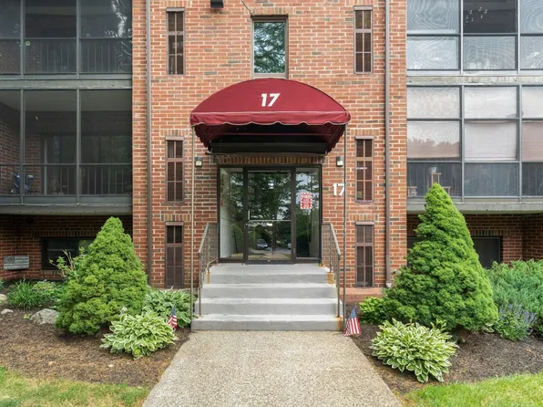 221 Oak St APT 17-12, Brockton, MA 02301