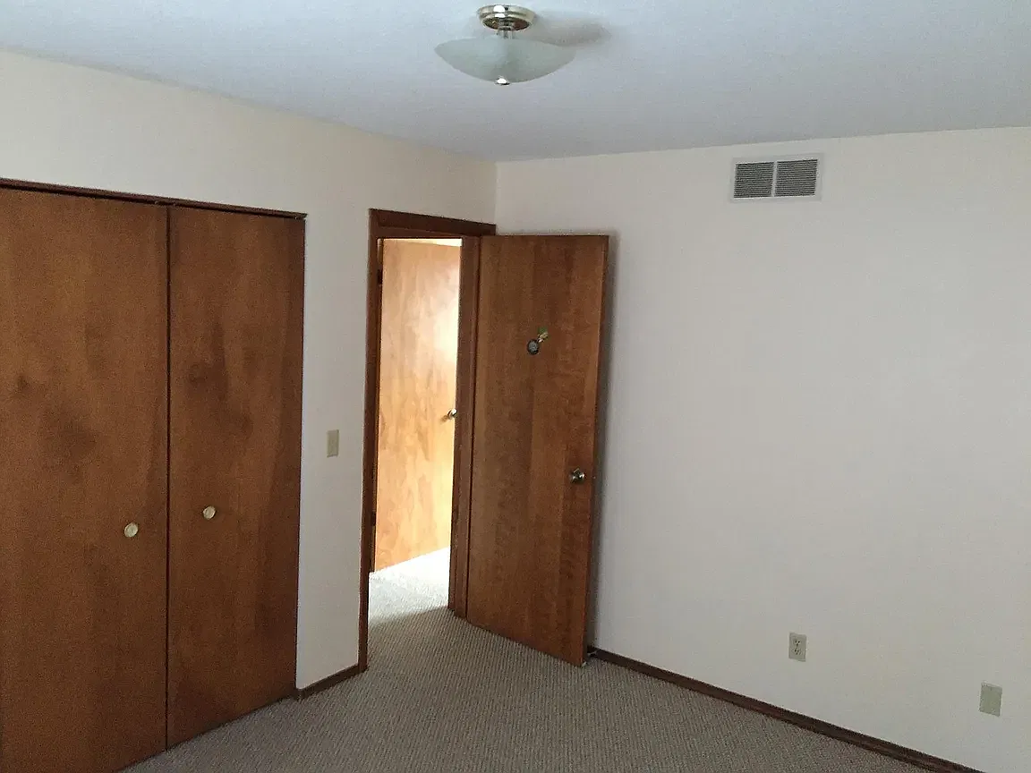 2 bed, $1,000 — Photo 2