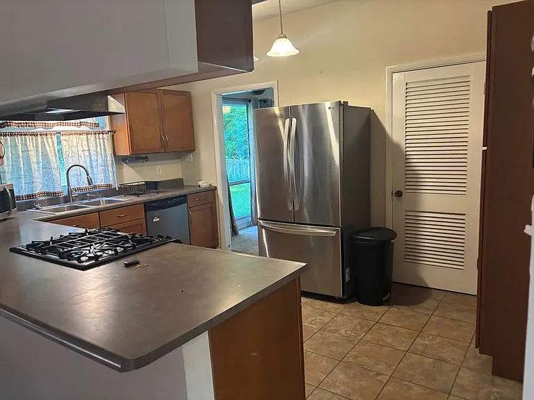 3119 Caroline St — Photo 8