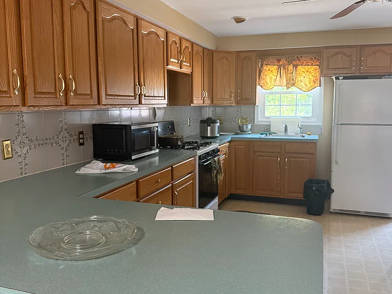 567 Summit St — Photo 3