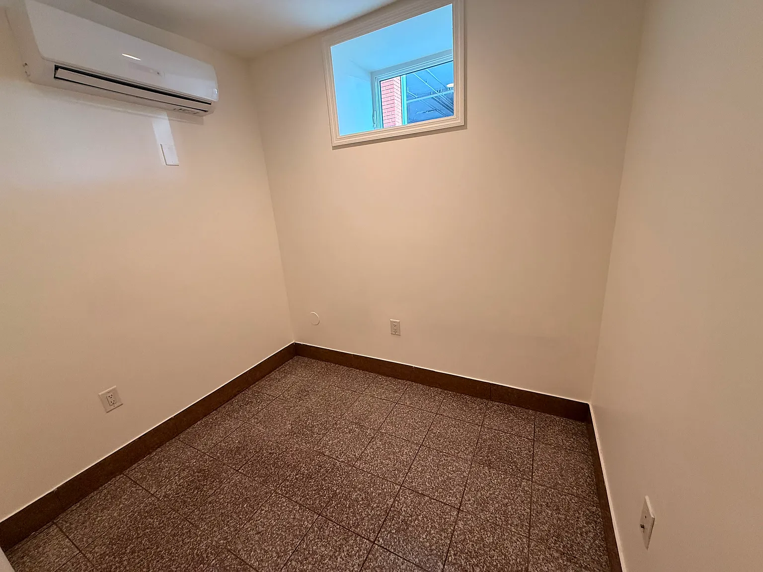 377 Danforth Ave — Photo 4