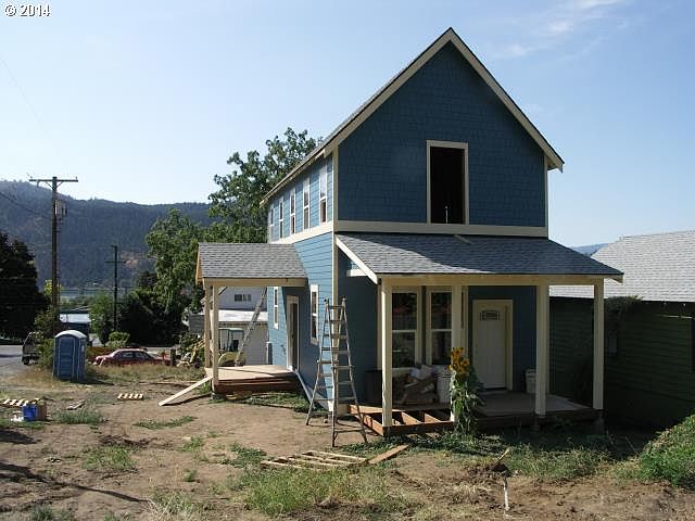 1st image of 209 E Franklin St