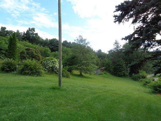 2nd image of 1427 Dehart Ln