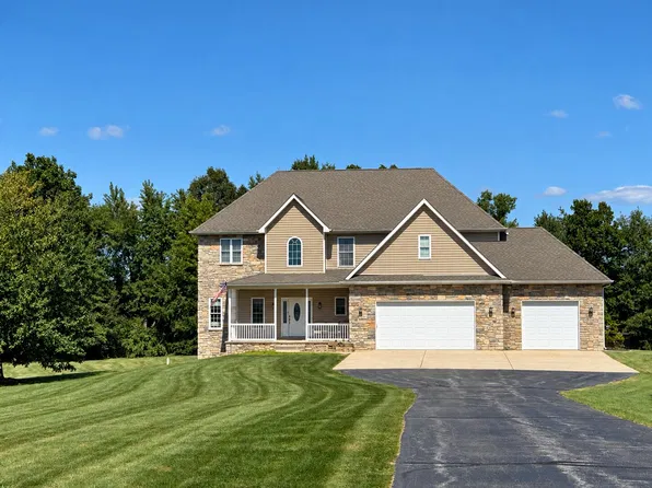 231 E Stone Creek Ln, Valparaiso, IN 46383