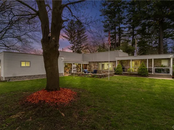 2950 Holland Dr, Auburn, NY 13021