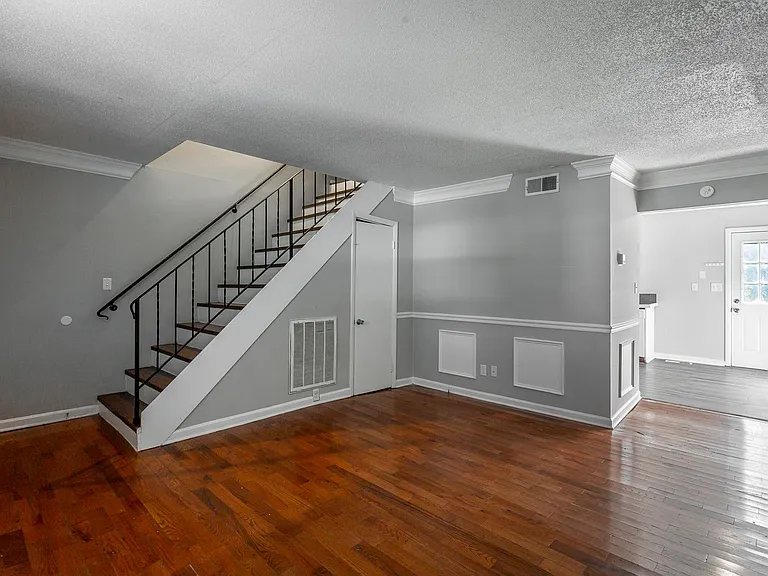 Charming Multifamily Living at 1407 Mana Lane — Photo 3