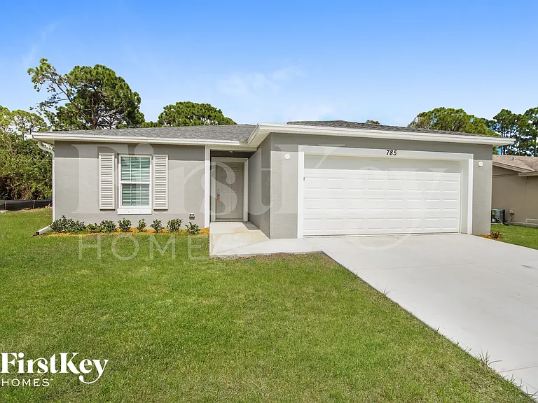 785 Coconut St SE — Photo 2