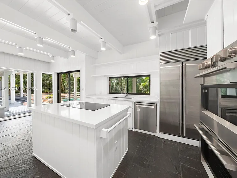 5600 Oakwood Ln — Photo 11