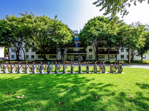 45 42nd St #202, Toronto, ON M8W 3P4