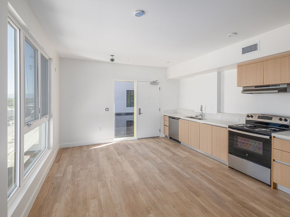 1st image of 23036 W Ventura Blvd #207