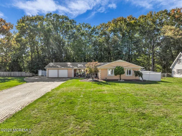 3 Woodford Lane, Manalapan, NJ 07726