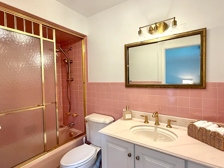 19 Peconic Ave — Photo 7