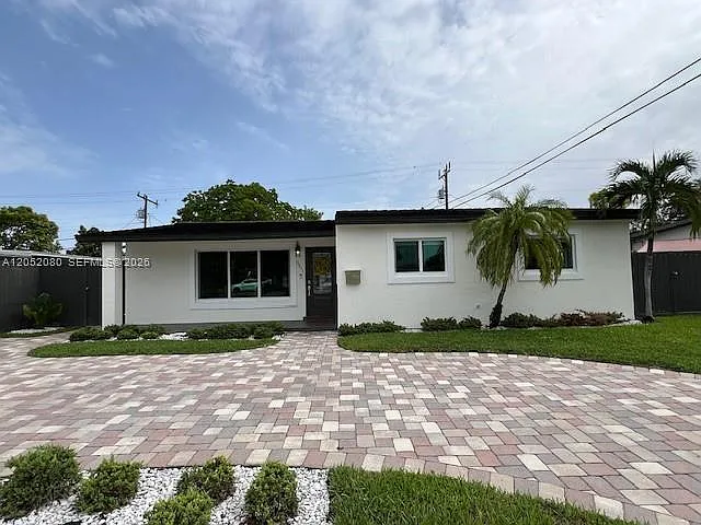 9211 SW 13th St — Photo 3