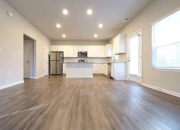 228 N Fortune Way — Photo 7