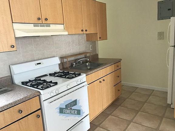 4th image of 2804 47th St APT 2R
