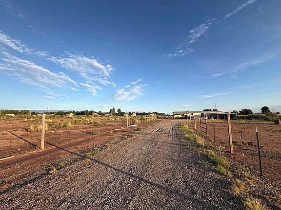 3rd image of 102 Desert Trl