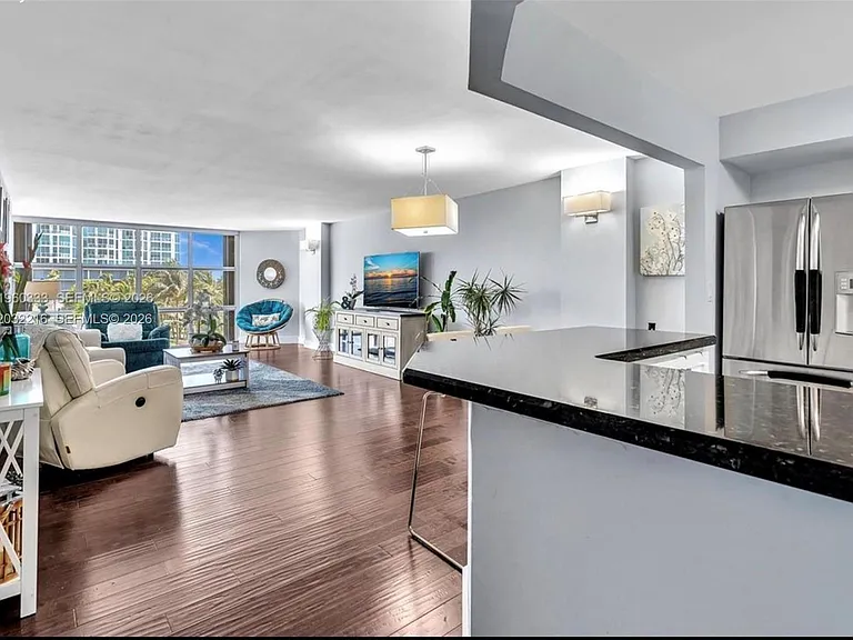 6423 Collins Ave #409 — Photo 3