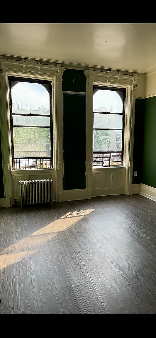 1639 Broadway — Photo 1