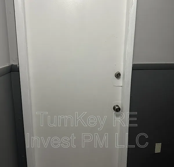 1015 E 150th Pl — Photo 10