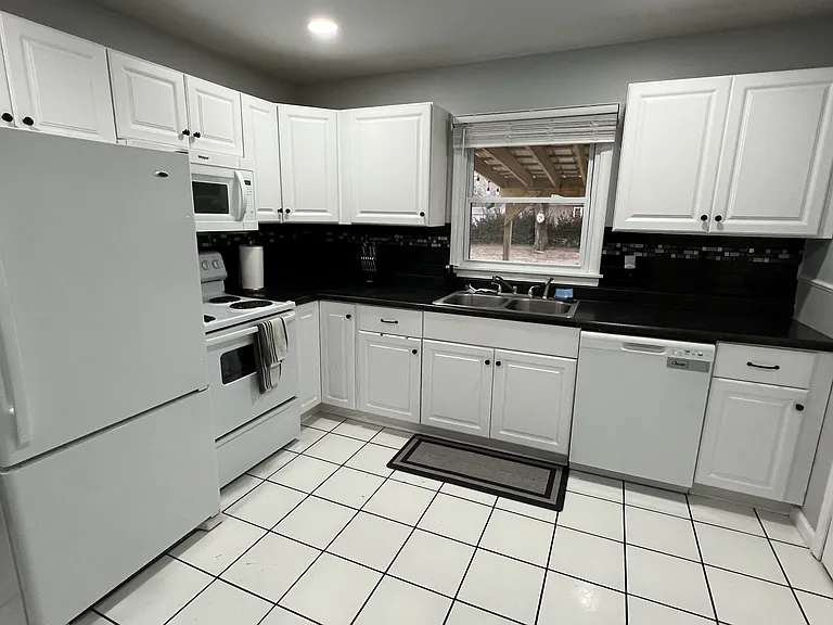 7140 Walmer St — Photo 3