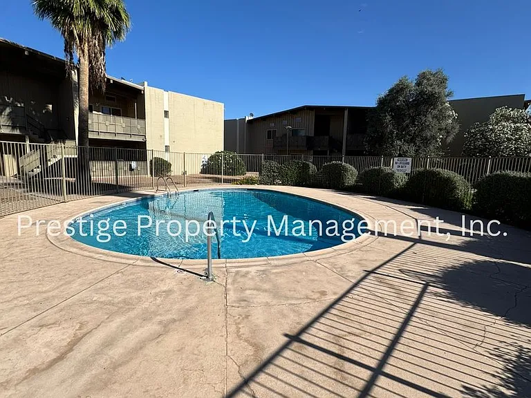 2525 N Alvernon Way #B4 — Photo 21