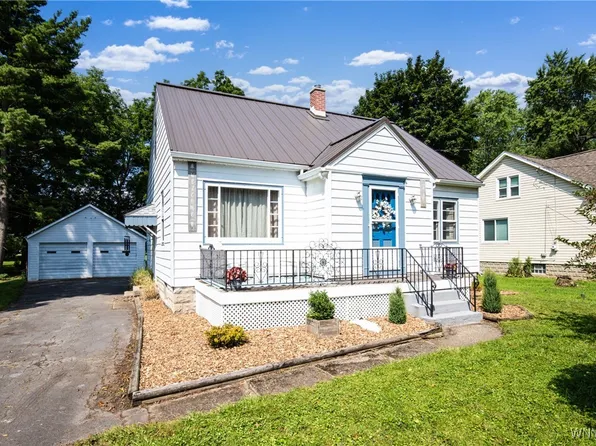 156 Borden Rd, Depew, NY 14043