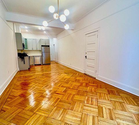 4th image of 465 4th St APT 1L
