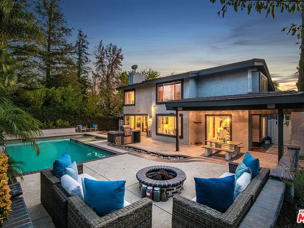 26901 Garret Dr, Calabasas, CA 91301