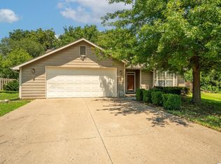 508 River Bend Ct, Lawrence, KS 66044
