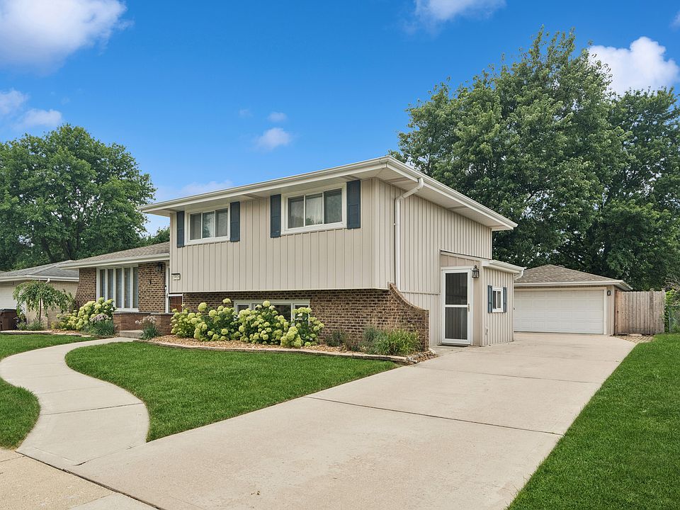 1st image of 19826 Therese Ln