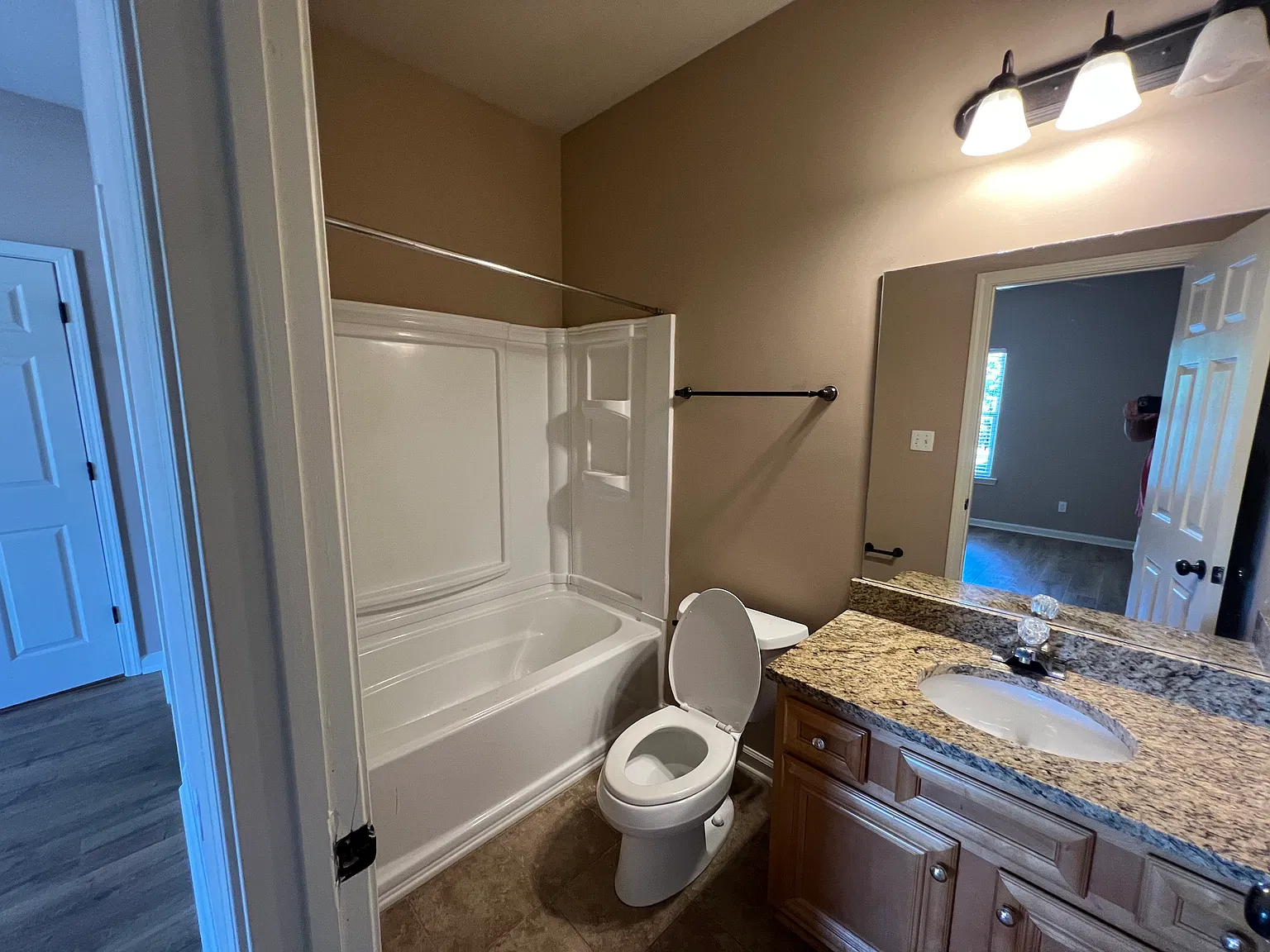 4 bed, 4.5 bath, 1700 sqft, $3,200 — Photo 3