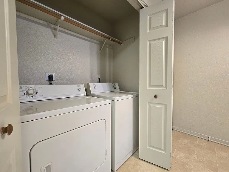 1603 Dugger Cir #B — Photo 19
