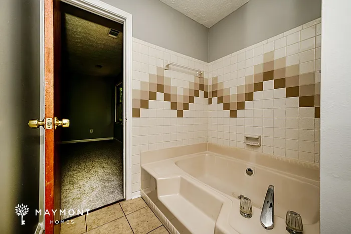 145 Glenloch Pkwy — Photo 8