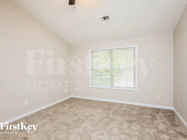 2410 Kirkstone Dr — Photo 8