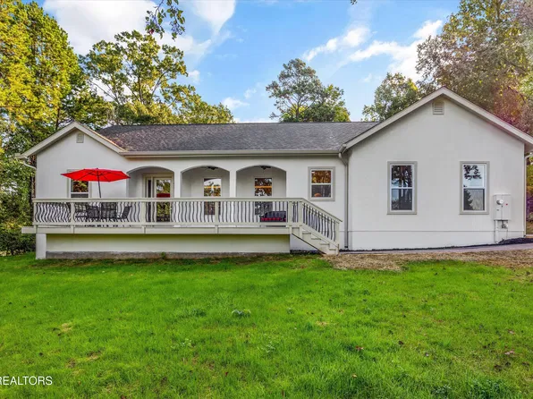 4717 Colonial Harbor Dr, Louisville, TN 37777
