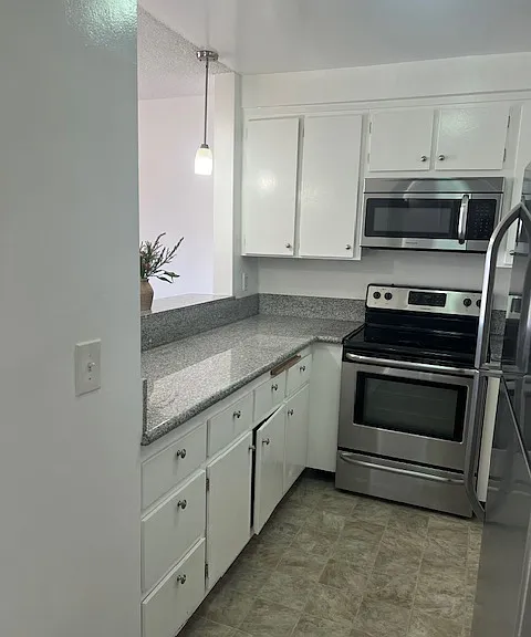 922 S. Barrington — Photo 15