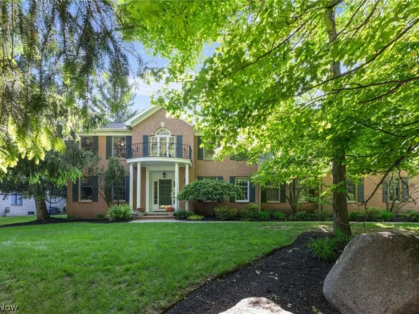 824 Hardwood Ct, Gates Mills, OH 44040