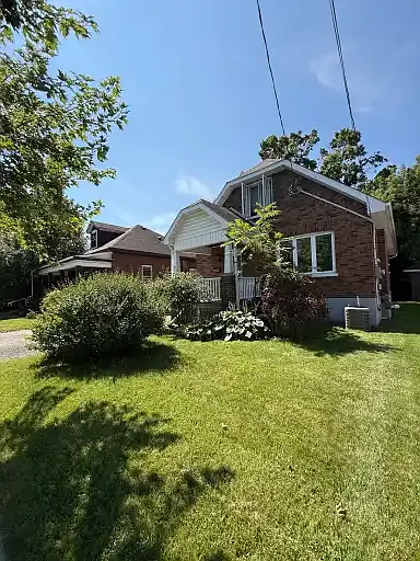 3 bed, 1.0 bath, 1100 sqft, $2,400 — Photo 1